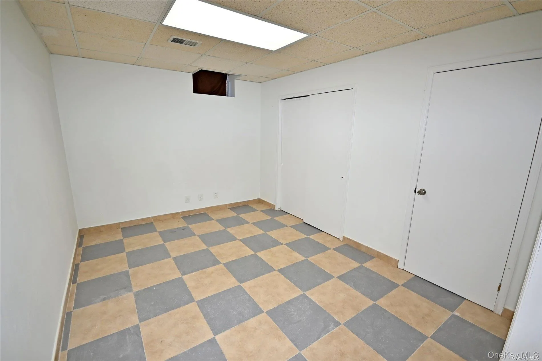 24 Warwick Road, North Hempstead, NY, 4 Bedrooms Bedrooms, 9 Rooms Rooms,3 BathroomsBathrooms,Residential Lease,For Rent,Warwick,0,1009021 24 Warwick Road, North Hempstead, NY, 4 Bedrooms Bedrooms, 9 Rooms Rooms,3 BathroomsBathrooms,Residential Lease,For Rent,Warwick,0,1009021