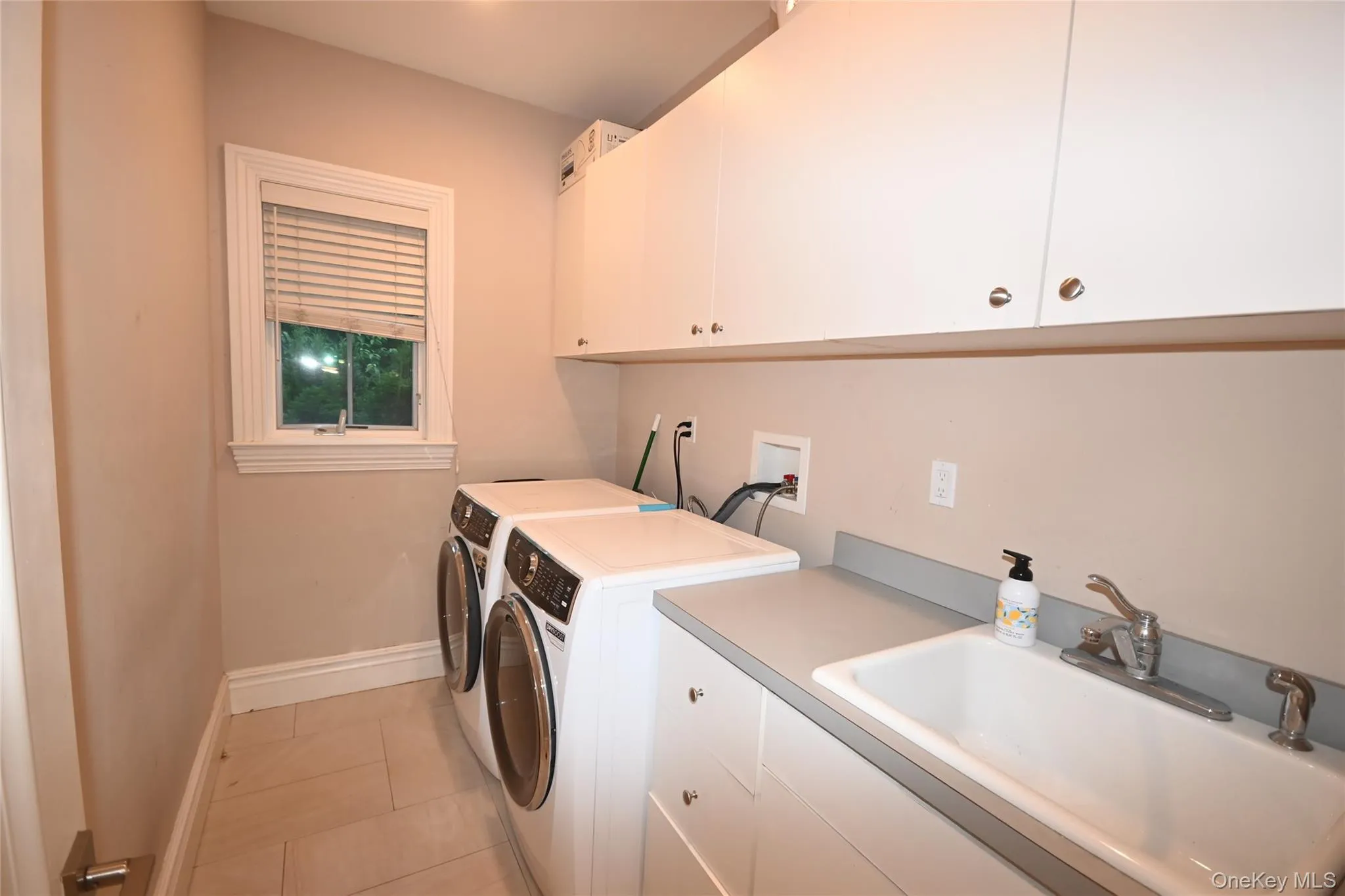 26 Spring Lane, North Hempstead, NY, 5 Bedrooms Bedrooms, 10 Rooms Rooms,4 BathroomsBathrooms,Residential Lease,For Rent,Spring,0,1009022 26 Spring Lane, North Hempstead, NY, 5 Bedrooms Bedrooms, 10 Rooms Rooms,4 BathroomsBathrooms,Residential Lease,For Rent,Spring,0,1009022