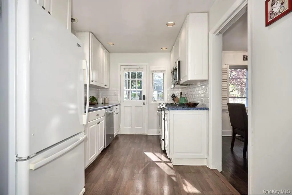 4 Glenwolde Park, Greenburgh, NY, 3 Bedrooms Bedrooms, 8 Rooms Rooms,2 BathroomsBathrooms,Residential Lease,For Rent,Glenwolde,0,1009030 4 Glenwolde Park, Greenburgh, NY, 3 Bedrooms Bedrooms, 8 Rooms Rooms,2 BathroomsBathrooms,Residential Lease,For Rent,Glenwolde,0,1009030