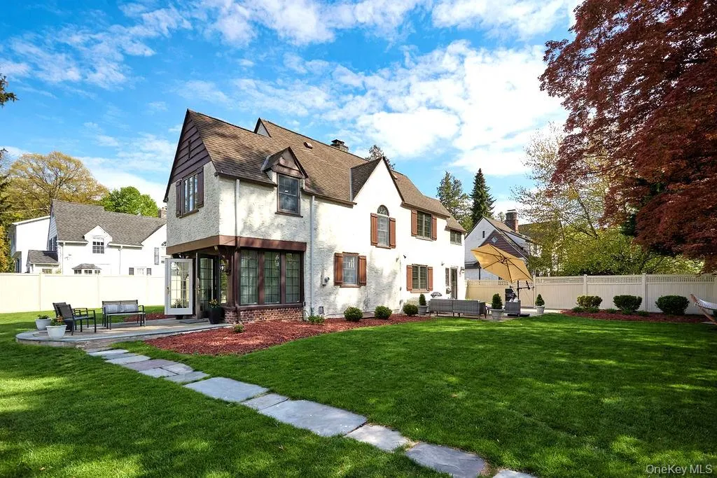 4 Glenwolde Park, Greenburgh, NY, 3 Bedrooms Bedrooms, 8 Rooms Rooms,2 BathroomsBathrooms,Residential Lease,For Rent,Glenwolde,0,1009030 4 Glenwolde Park, Greenburgh, NY, 3 Bedrooms Bedrooms, 8 Rooms Rooms,2 BathroomsBathrooms,Residential Lease,For Rent,Glenwolde,0,1009030