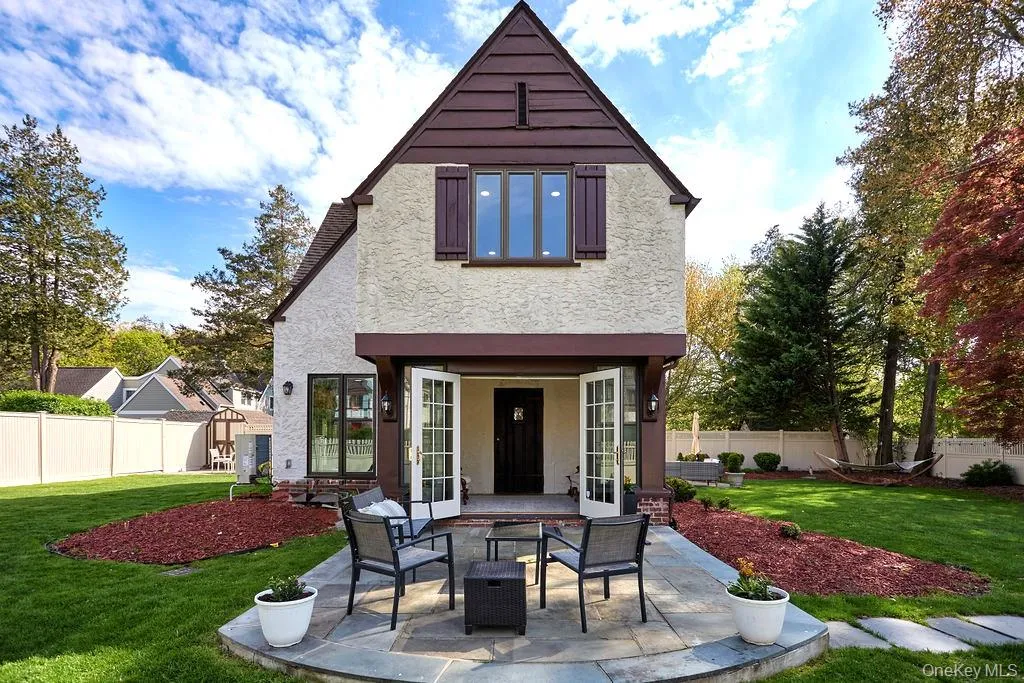 4 Glenwolde Park, Greenburgh, NY, 3 Bedrooms Bedrooms, 8 Rooms Rooms,2 BathroomsBathrooms,Residential Lease,For Rent,Glenwolde,0,1009030 4 Glenwolde Park, Greenburgh, NY, 3 Bedrooms Bedrooms, 8 Rooms Rooms,2 BathroomsBathrooms,Residential Lease,For Rent,Glenwolde,0,1009030