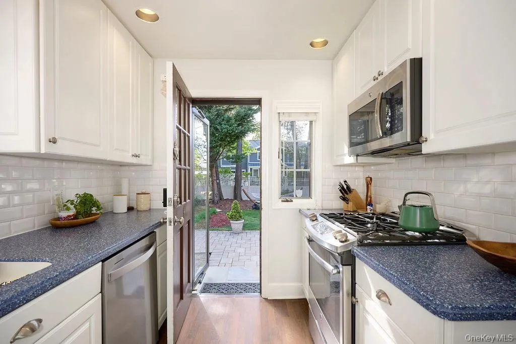 4 Glenwolde Park, Greenburgh, NY, 3 Bedrooms Bedrooms, 8 Rooms Rooms,2 BathroomsBathrooms,Residential Lease,For Rent,Glenwolde,0,1009030 4 Glenwolde Park, Greenburgh, NY, 3 Bedrooms Bedrooms, 8 Rooms Rooms,2 BathroomsBathrooms,Residential Lease,For Rent,Glenwolde,0,1009030