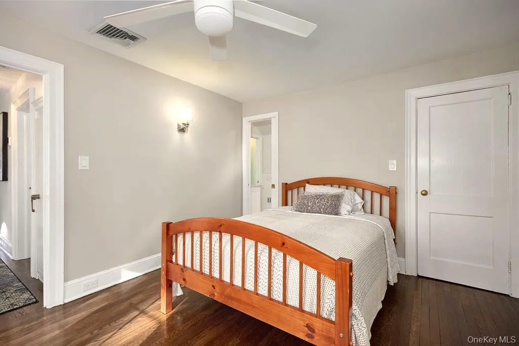 4 Glenwolde Park, Greenburgh, NY, 3 Bedrooms Bedrooms, 8 Rooms Rooms,2 BathroomsBathrooms,Residential Lease,For Rent,Glenwolde,0,1009030 4 Glenwolde Park, Greenburgh, NY, 3 Bedrooms Bedrooms, 8 Rooms Rooms,2 BathroomsBathrooms,Residential Lease,For Rent,Glenwolde,0,1009030