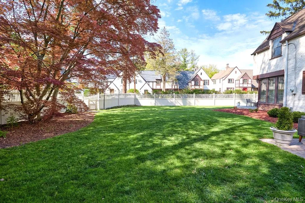 4 Glenwolde Park, Greenburgh, NY, 3 Bedrooms Bedrooms, 8 Rooms Rooms,2 BathroomsBathrooms,Residential Lease,For Rent,Glenwolde,0,1009030 4 Glenwolde Park, Greenburgh, NY, 3 Bedrooms Bedrooms, 8 Rooms Rooms,2 BathroomsBathrooms,Residential Lease,For Rent,Glenwolde,0,1009030