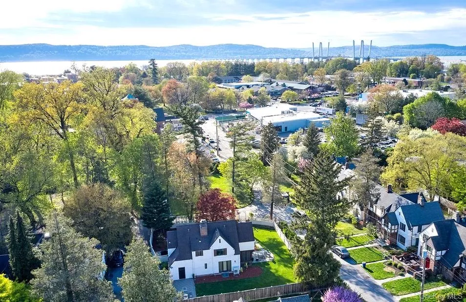 4 Glenwolde Park, Greenburgh, NY, 3 Bedrooms Bedrooms, 8 Rooms Rooms,2 BathroomsBathrooms,Residential Lease,For Rent,Glenwolde,0,1009030 4 Glenwolde Park, Greenburgh, NY, 3 Bedrooms Bedrooms, 8 Rooms Rooms,2 BathroomsBathrooms,Residential Lease,For Rent,Glenwolde,0,1009030