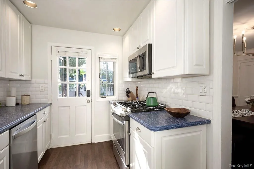4 Glenwolde Park, Greenburgh, NY, 3 Bedrooms Bedrooms, 8 Rooms Rooms,2 BathroomsBathrooms,Residential Lease,For Rent,Glenwolde,0,1009030 4 Glenwolde Park, Greenburgh, NY, 3 Bedrooms Bedrooms, 8 Rooms Rooms,2 BathroomsBathrooms,Residential Lease,For Rent,Glenwolde,0,1009030