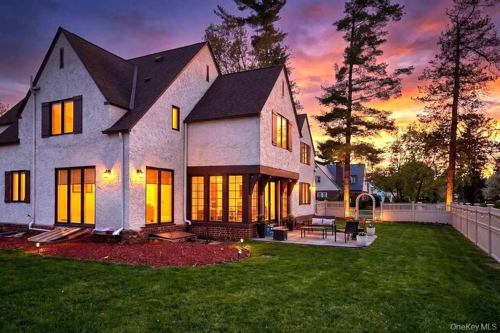 4 Glenwolde Park, Greenburgh, NY, 3 Bedrooms Bedrooms, 8 Rooms Rooms,2 BathroomsBathrooms,Residential Lease,For Rent,Glenwolde,0,1009030 4 Glenwolde Park, Greenburgh, NY, 3 Bedrooms Bedrooms, 8 Rooms Rooms,2 BathroomsBathrooms,Residential Lease,For Rent,Glenwolde,0,1009030