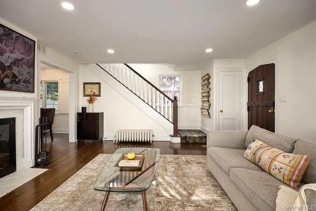 4 Glenwolde Park, Greenburgh, NY, 3 Bedrooms Bedrooms, 8 Rooms Rooms,2 BathroomsBathrooms,Residential Lease,For Rent,Glenwolde,0,1009030 4 Glenwolde Park, Greenburgh, NY, 3 Bedrooms Bedrooms, 8 Rooms Rooms,2 BathroomsBathrooms,Residential Lease,For Rent,Glenwolde,0,1009030