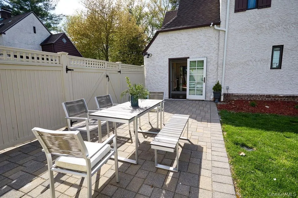 4 Glenwolde Park, Greenburgh, NY, 3 Bedrooms Bedrooms, 8 Rooms Rooms,2 BathroomsBathrooms,Residential Lease,For Rent,Glenwolde,0,1009030 4 Glenwolde Park, Greenburgh, NY, 3 Bedrooms Bedrooms, 8 Rooms Rooms,2 BathroomsBathrooms,Residential Lease,For Rent,Glenwolde,0,1009030