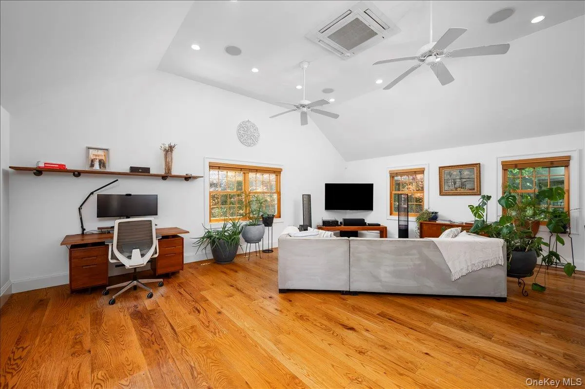 Carriage House Loft with Cathedral Ceiling Carriage House Loft with Cathedral Ceiling
