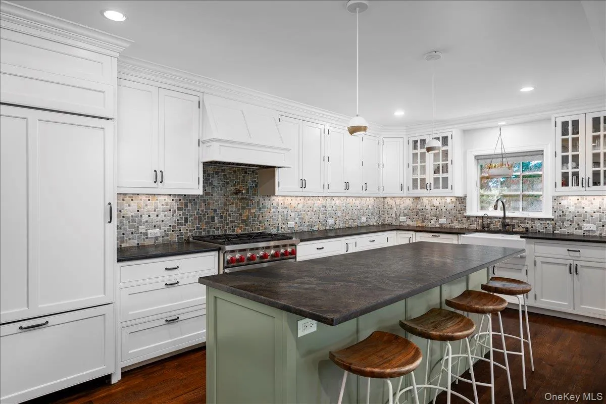 The Kitchen with tumbled granite countertops. The Kitchen with tumbled granite countertops.