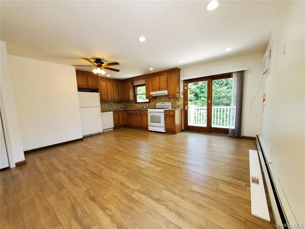 123 Maple Avenue, Brookhaven, NY, 1 Bedroom Bedrooms, 3 Rooms Rooms,1 BathroomBathrooms,Residential Lease,For Rent,Maple,0,1009034 123 Maple Avenue, Brookhaven, NY, 1 Bedroom Bedrooms, 3 Rooms Rooms,1 BathroomBathrooms,Residential Lease,For Rent,Maple,0,1009034