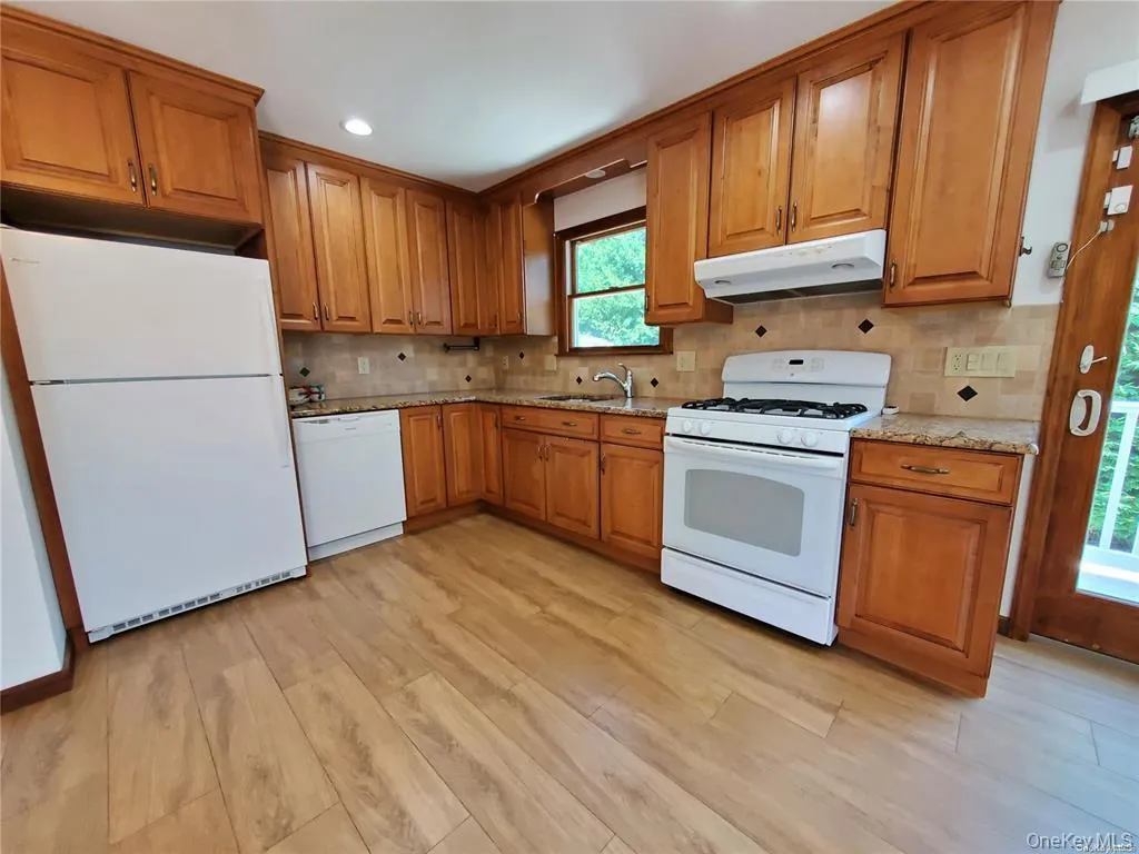 123 Maple Avenue, Brookhaven, NY, 1 Bedroom Bedrooms, 3 Rooms Rooms,1 BathroomBathrooms,Residential Lease,For Rent,Maple,0,1009034 123 Maple Avenue, Brookhaven, NY, 1 Bedroom Bedrooms, 3 Rooms Rooms,1 BathroomBathrooms,Residential Lease,For Rent,Maple,0,1009034