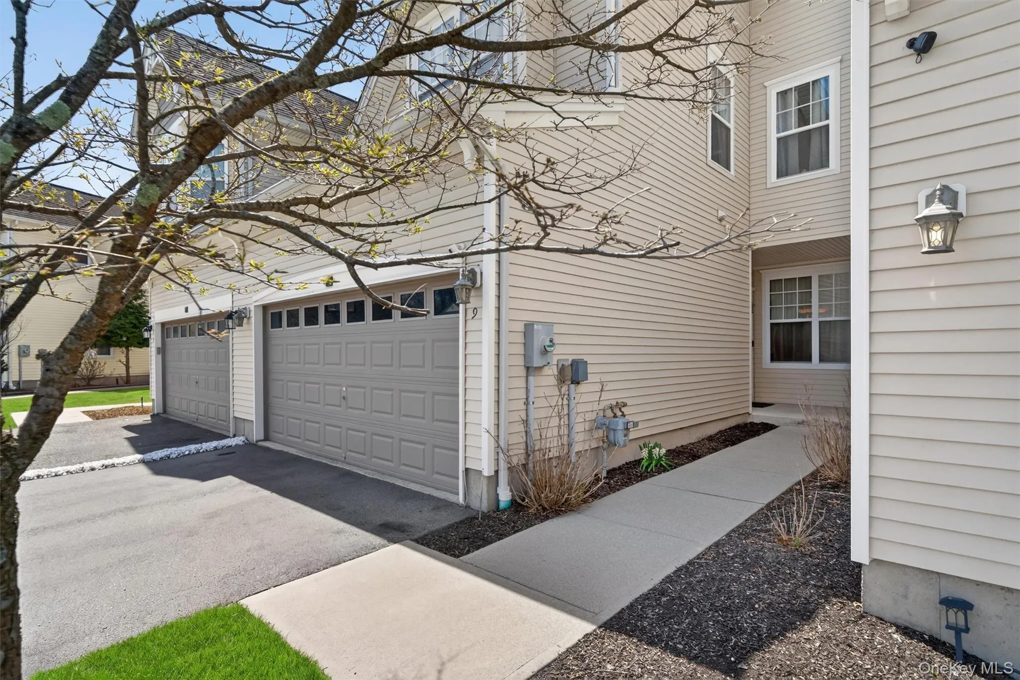 Beautiful walk way leading to your own private entrance Beautiful walk way leading to your own private entrance