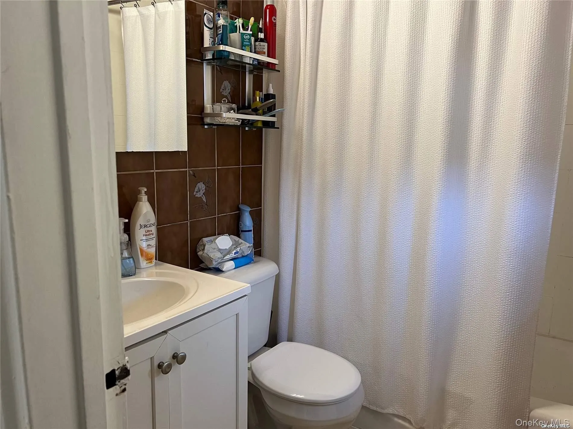 126 Radcliffe Road, Hempstead, NY, 2 Bedrooms Bedrooms, 5 Rooms Rooms,1 BathroomBathrooms,Residential Lease,For Rent,Radcliffe,0,1009047 126 Radcliffe Road, Hempstead, NY, 2 Bedrooms Bedrooms, 5 Rooms Rooms,1 BathroomBathrooms,Residential Lease,For Rent,Radcliffe,0,1009047