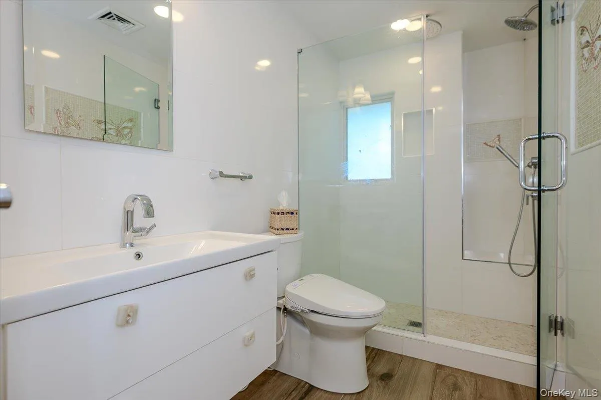 4 Poplar Court, North Hempstead, NY, 6 Bedrooms Bedrooms, 11 Rooms Rooms,4 BathroomsBathrooms,Residential,For Rent,Poplar,0,1009053 4 Poplar Court, North Hempstead, NY, 6 Bedrooms Bedrooms, 11 Rooms Rooms,4 BathroomsBathrooms,Residential,For Rent,Poplar,0,1009053