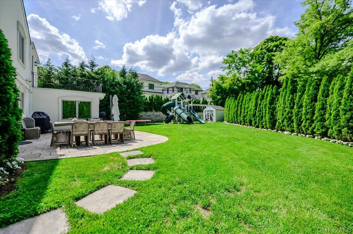 4 Poplar Court, North Hempstead, NY, 6 Bedrooms Bedrooms, 11 Rooms Rooms,4 BathroomsBathrooms,Residential,For Rent,Poplar,0,1009053 4 Poplar Court, North Hempstead, NY, 6 Bedrooms Bedrooms, 11 Rooms Rooms,4 BathroomsBathrooms,Residential,For Rent,Poplar,0,1009053