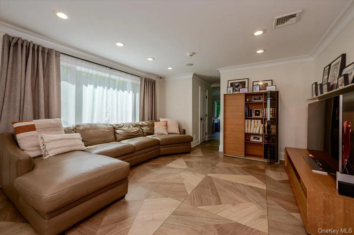 4 Poplar Court, North Hempstead, NY, 6 Bedrooms Bedrooms, 11 Rooms Rooms,4 BathroomsBathrooms,Residential,For Rent,Poplar,0,1009053 4 Poplar Court, North Hempstead, NY, 6 Bedrooms Bedrooms, 11 Rooms Rooms,4 BathroomsBathrooms,Residential,For Rent,Poplar,0,1009053