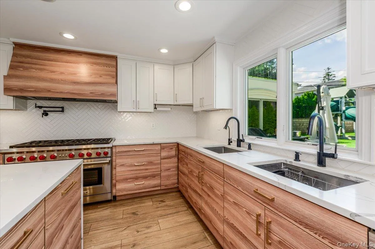 4 Poplar Court, North Hempstead, NY, 6 Bedrooms Bedrooms, 11 Rooms Rooms,4 BathroomsBathrooms,Residential,For Rent,Poplar,0,1009053 4 Poplar Court, North Hempstead, NY, 6 Bedrooms Bedrooms, 11 Rooms Rooms,4 BathroomsBathrooms,Residential,For Rent,Poplar,0,1009053
