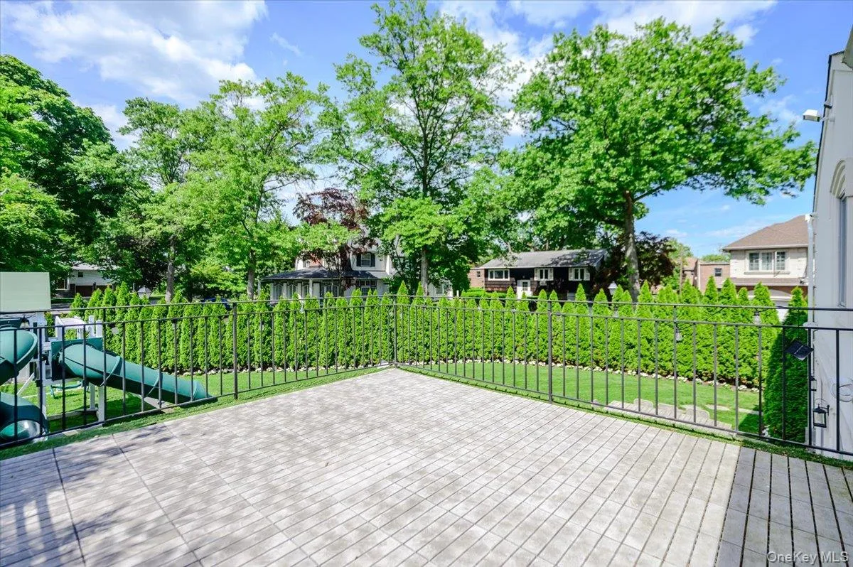 4 Poplar Court, North Hempstead, NY, 6 Bedrooms Bedrooms, 11 Rooms Rooms,4 BathroomsBathrooms,Residential,For Rent,Poplar,0,1009053 4 Poplar Court, North Hempstead, NY, 6 Bedrooms Bedrooms, 11 Rooms Rooms,4 BathroomsBathrooms,Residential,For Rent,Poplar,0,1009053
