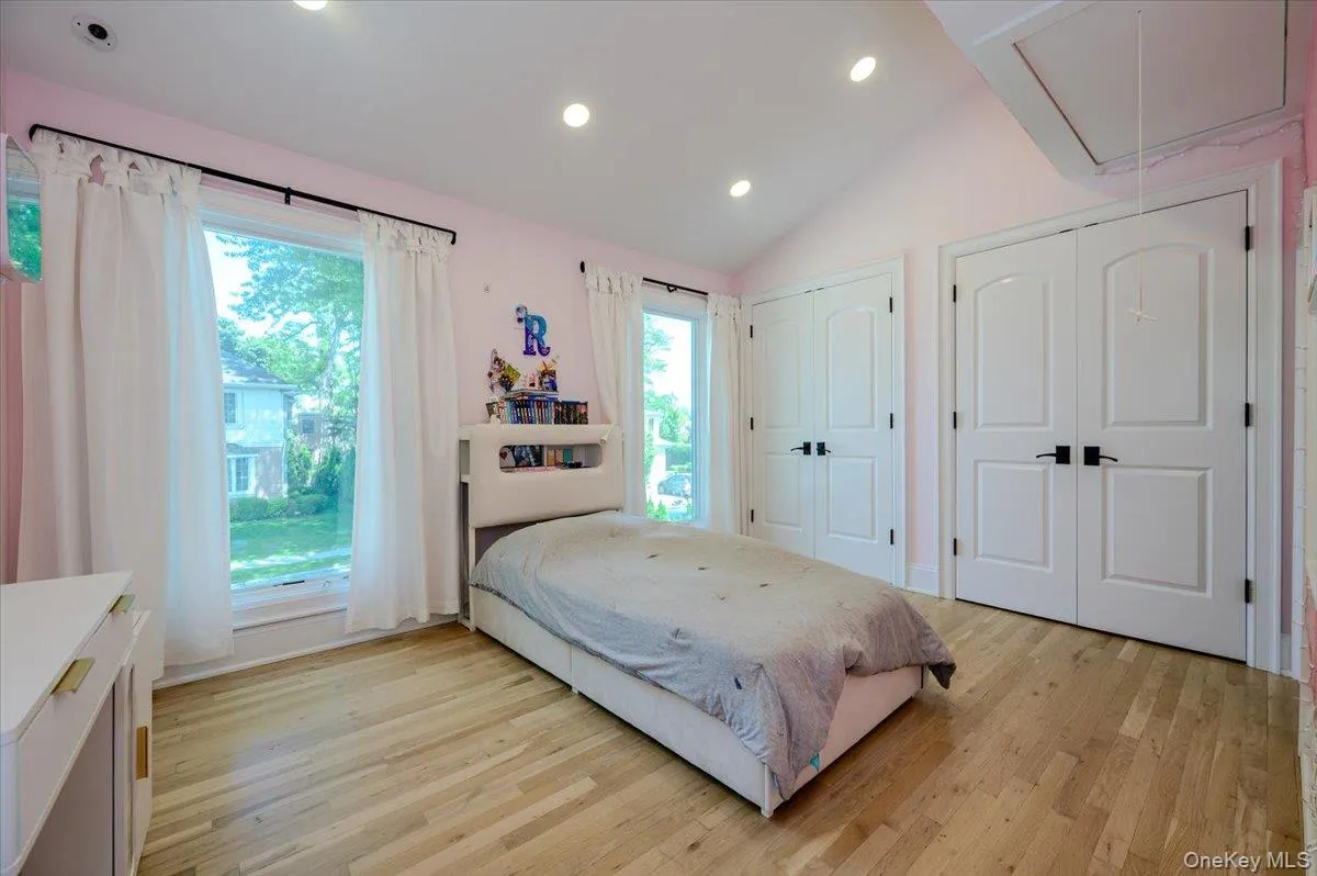 4 Poplar Court, North Hempstead, NY, 6 Bedrooms Bedrooms, 11 Rooms Rooms,4 BathroomsBathrooms,Residential,For Rent,Poplar,0,1009053 4 Poplar Court, North Hempstead, NY, 6 Bedrooms Bedrooms, 11 Rooms Rooms,4 BathroomsBathrooms,Residential,For Rent,Poplar,0,1009053