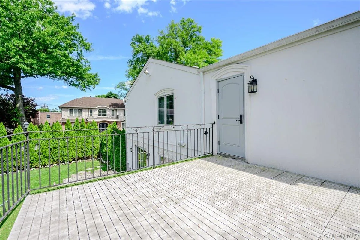 4 Poplar Court, North Hempstead, NY, 6 Bedrooms Bedrooms, 11 Rooms Rooms,4 BathroomsBathrooms,Residential,For Rent,Poplar,0,1009053 4 Poplar Court, North Hempstead, NY, 6 Bedrooms Bedrooms, 11 Rooms Rooms,4 BathroomsBathrooms,Residential,For Rent,Poplar,0,1009053