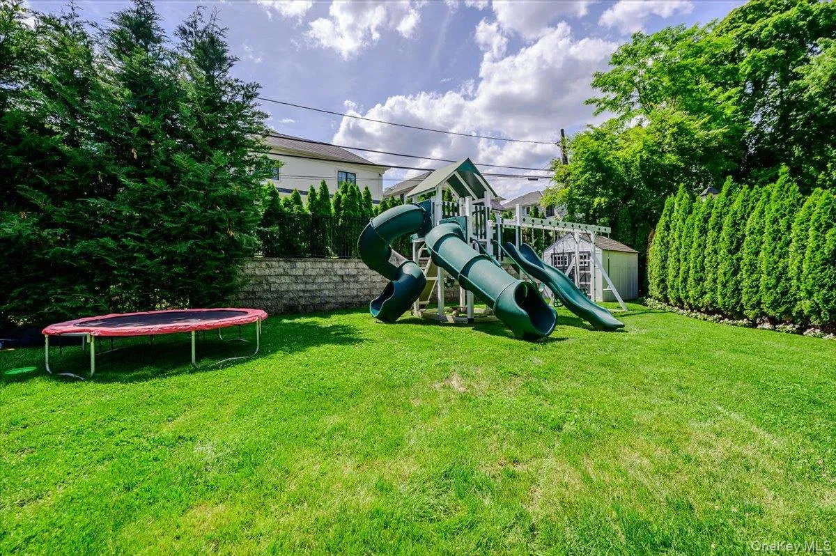 4 Poplar Court, North Hempstead, NY, 6 Bedrooms Bedrooms, 11 Rooms Rooms,4 BathroomsBathrooms,Residential,For Rent,Poplar,0,1009053 4 Poplar Court, North Hempstead, NY, 6 Bedrooms Bedrooms, 11 Rooms Rooms,4 BathroomsBathrooms,Residential,For Rent,Poplar,0,1009053