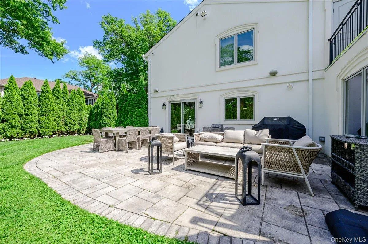 4 Poplar Court, North Hempstead, NY, 6 Bedrooms Bedrooms, 11 Rooms Rooms,4 BathroomsBathrooms,Residential,For Rent,Poplar,0,1009053 4 Poplar Court, North Hempstead, NY, 6 Bedrooms Bedrooms, 11 Rooms Rooms,4 BathroomsBathrooms,Residential,For Rent,Poplar,0,1009053