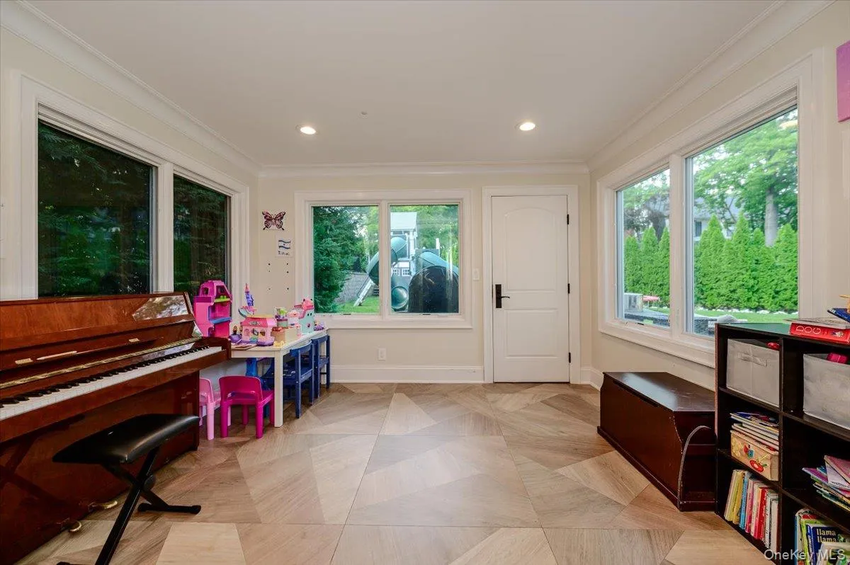 4 Poplar Court, North Hempstead, NY, 6 Bedrooms Bedrooms, 11 Rooms Rooms,4 BathroomsBathrooms,Residential,For Rent,Poplar,0,1009053 4 Poplar Court, North Hempstead, NY, 6 Bedrooms Bedrooms, 11 Rooms Rooms,4 BathroomsBathrooms,Residential,For Rent,Poplar,0,1009053