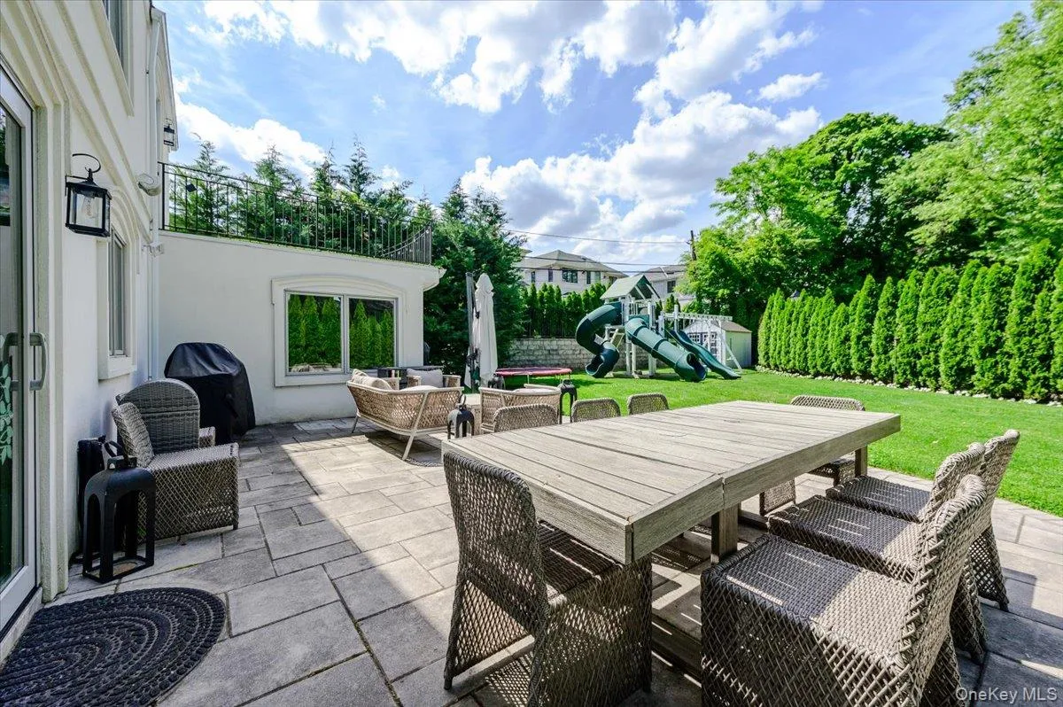 4 Poplar Court, North Hempstead, NY, 6 Bedrooms Bedrooms, 11 Rooms Rooms,4 BathroomsBathrooms,Residential,For Rent,Poplar,0,1009053 4 Poplar Court, North Hempstead, NY, 6 Bedrooms Bedrooms, 11 Rooms Rooms,4 BathroomsBathrooms,Residential,For Rent,Poplar,0,1009053