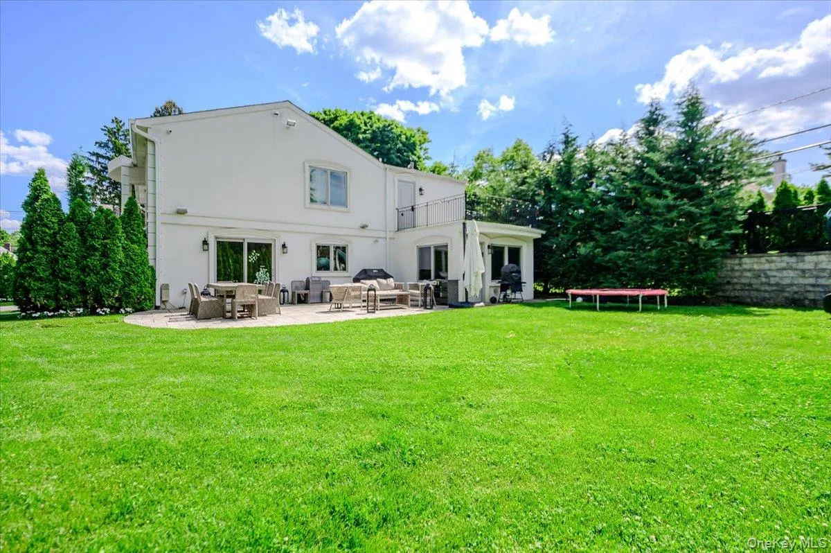 4 Poplar Court, North Hempstead, NY, 6 Bedrooms Bedrooms, 11 Rooms Rooms,4 BathroomsBathrooms,Residential,For Rent,Poplar,0,1009053 4 Poplar Court, North Hempstead, NY, 6 Bedrooms Bedrooms, 11 Rooms Rooms,4 BathroomsBathrooms,Residential,For Rent,Poplar,0,1009053