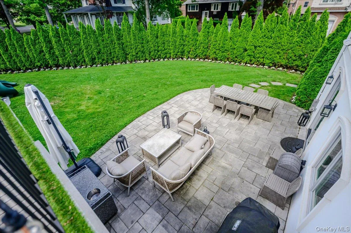 4 Poplar Court, North Hempstead, NY, 6 Bedrooms Bedrooms, 11 Rooms Rooms,4 BathroomsBathrooms,Residential,For Rent,Poplar,0,1009053 4 Poplar Court, North Hempstead, NY, 6 Bedrooms Bedrooms, 11 Rooms Rooms,4 BathroomsBathrooms,Residential,For Rent,Poplar,0,1009053
