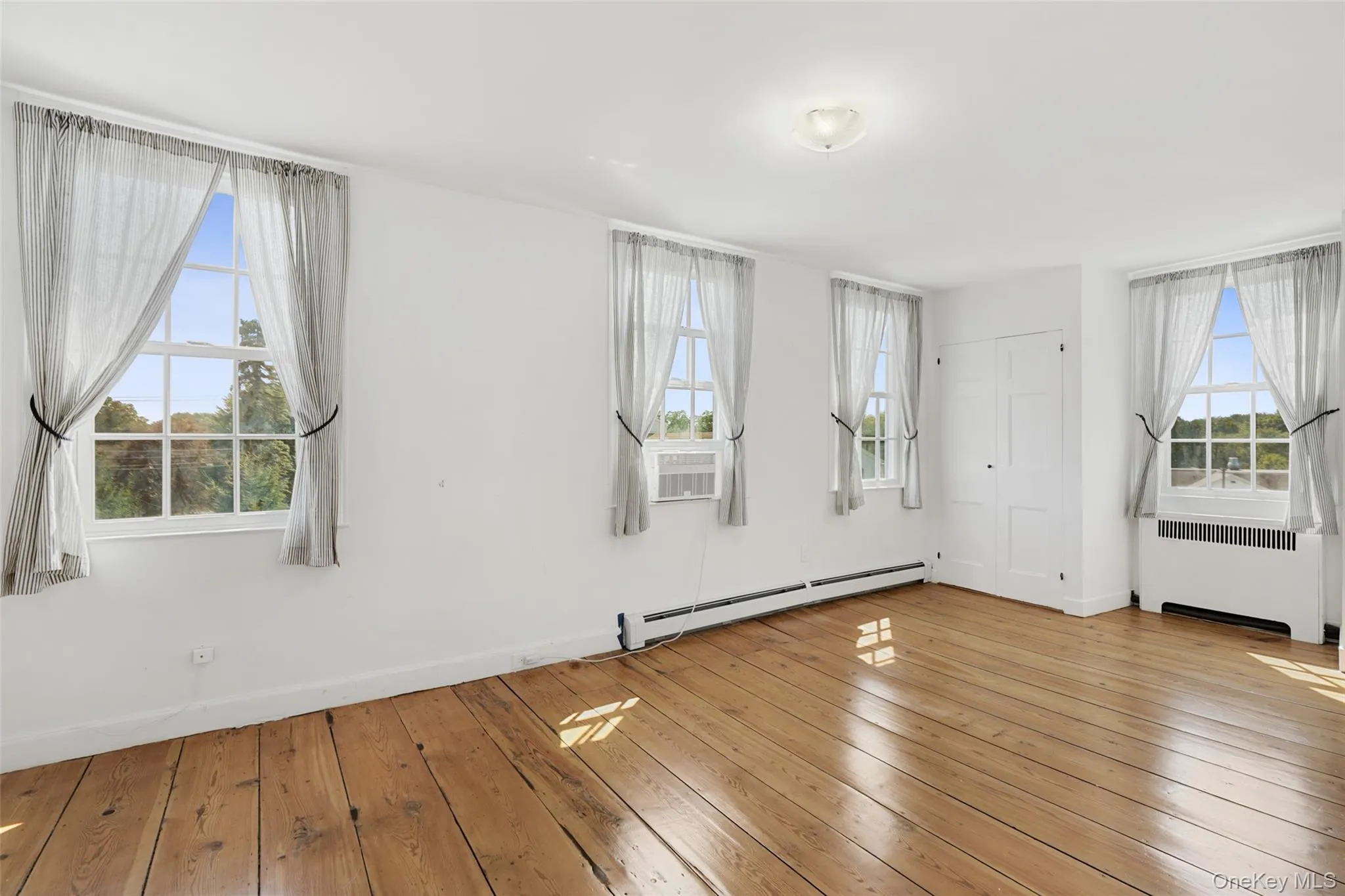 large bedroom large bedroom