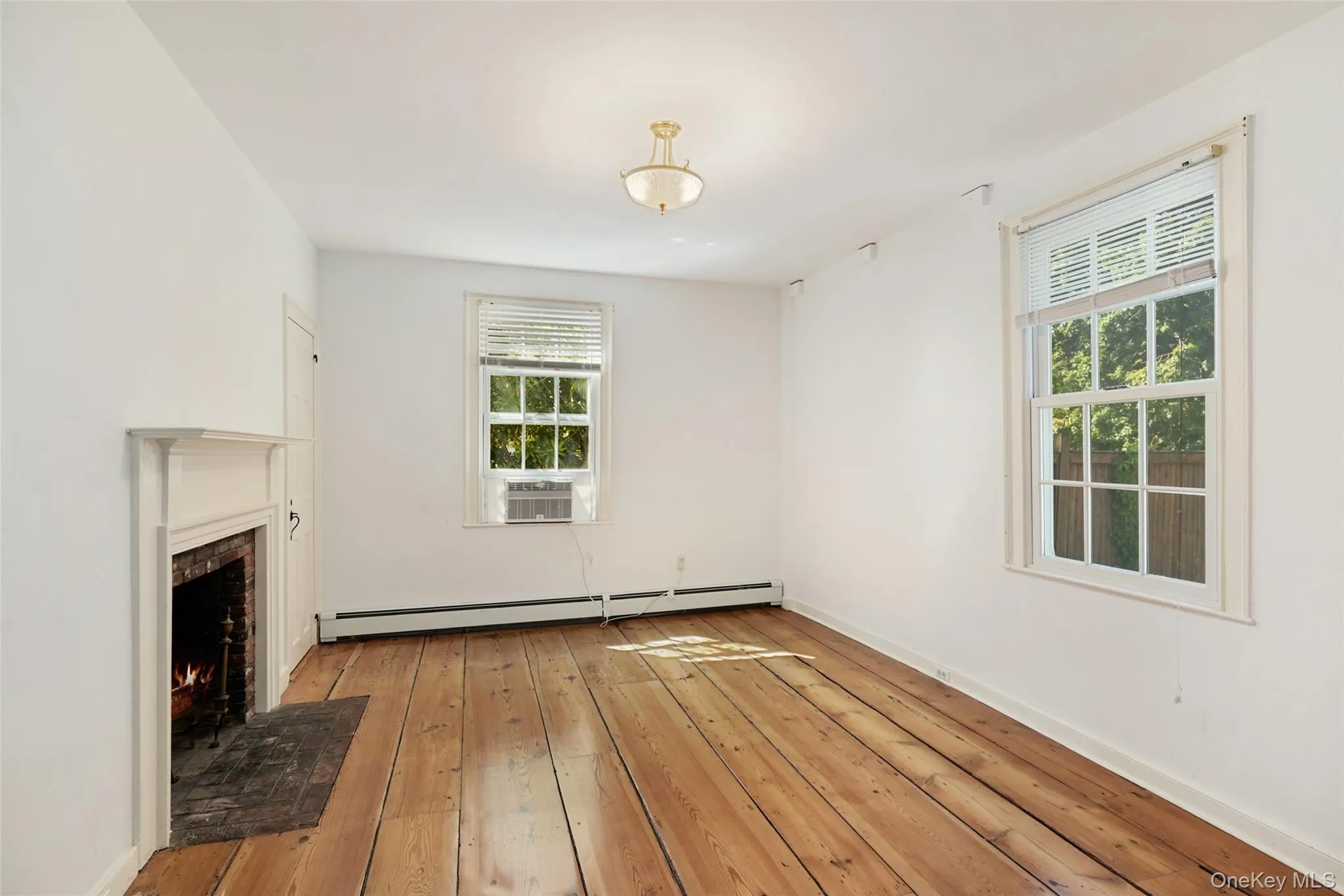 possible 1st floor bedroom, FP does NOT work possible 1st floor bedroom, FP does NOT work