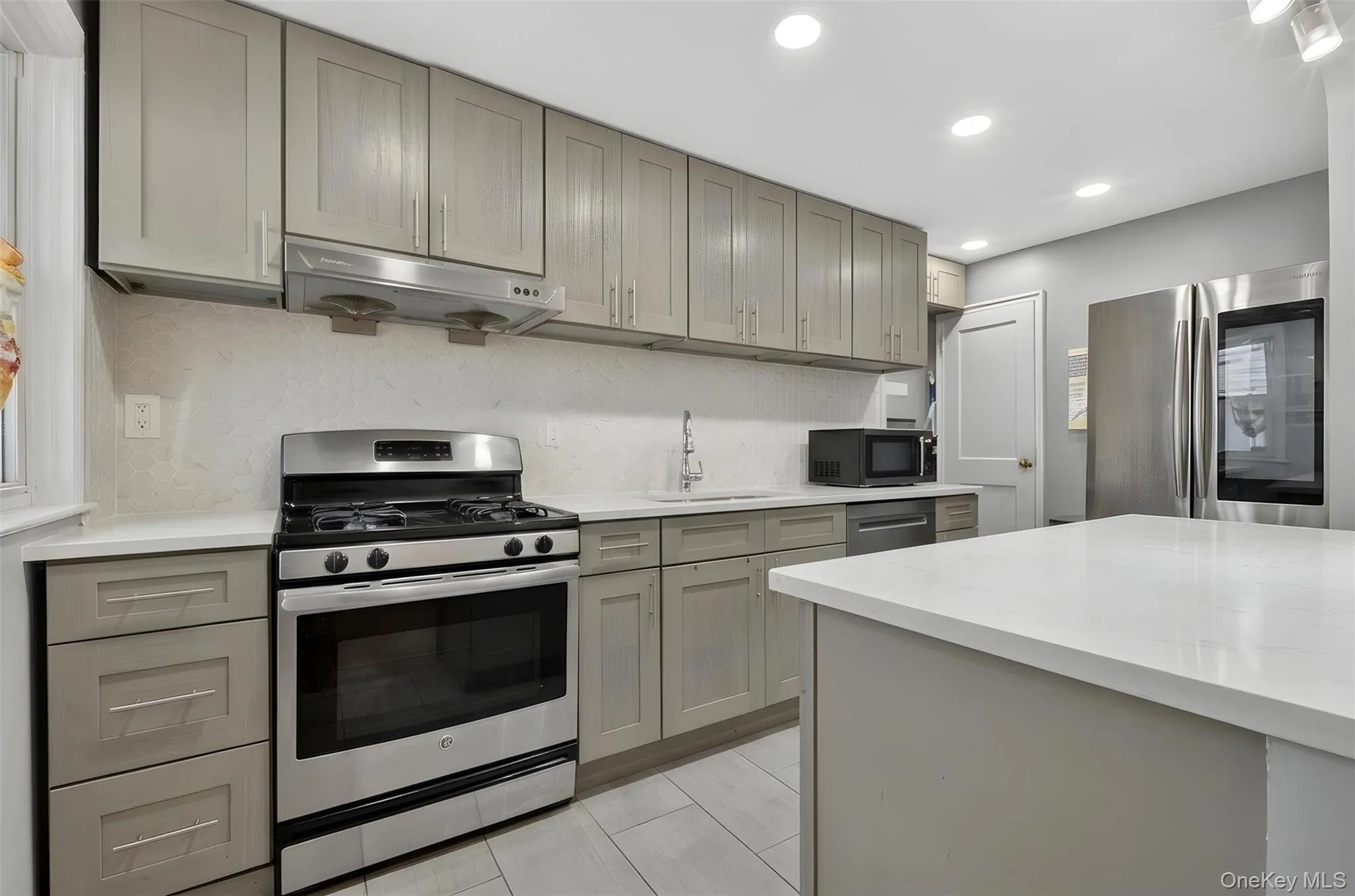 7008 165th Street, New York, NY, 3 Bedrooms Bedrooms, 5 Rooms Rooms,1 BathroomBathrooms,Residential,For Rent,165th,0,1009069 7008 165th Street, New York, NY, 3 Bedrooms Bedrooms, 5 Rooms Rooms,1 BathroomBathrooms,Residential,For Rent,165th,0,1009069