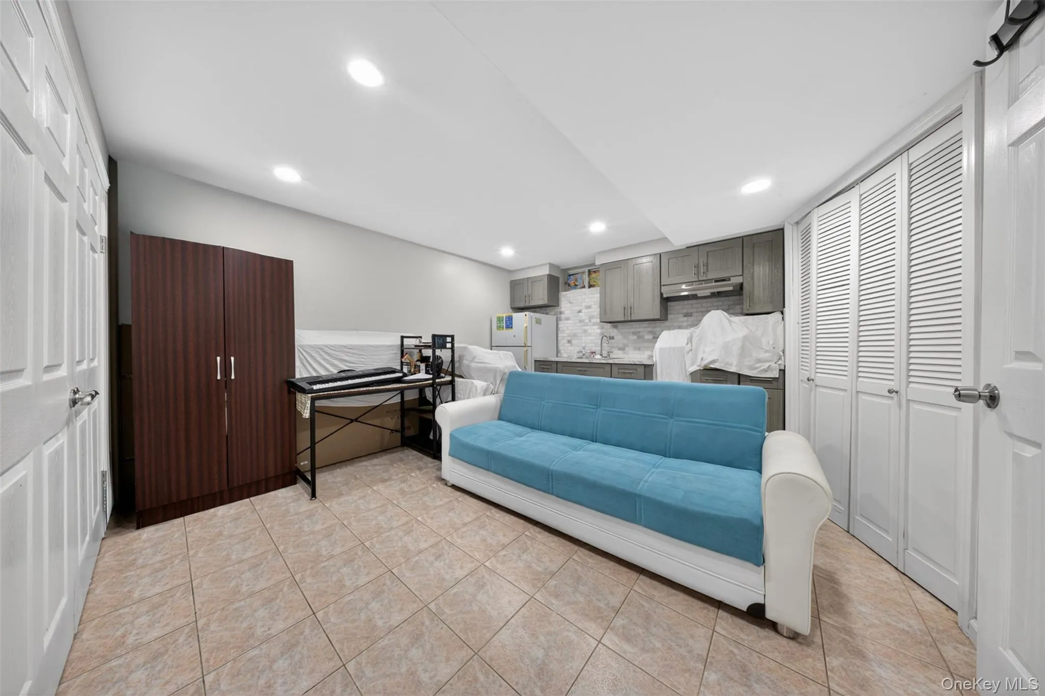 7008 165th Street, New York, NY, 3 Bedrooms Bedrooms, 5 Rooms Rooms,1 BathroomBathrooms,Residential,For Rent,165th,0,1009069 7008 165th Street, New York, NY, 3 Bedrooms Bedrooms, 5 Rooms Rooms,1 BathroomBathrooms,Residential,For Rent,165th,0,1009069