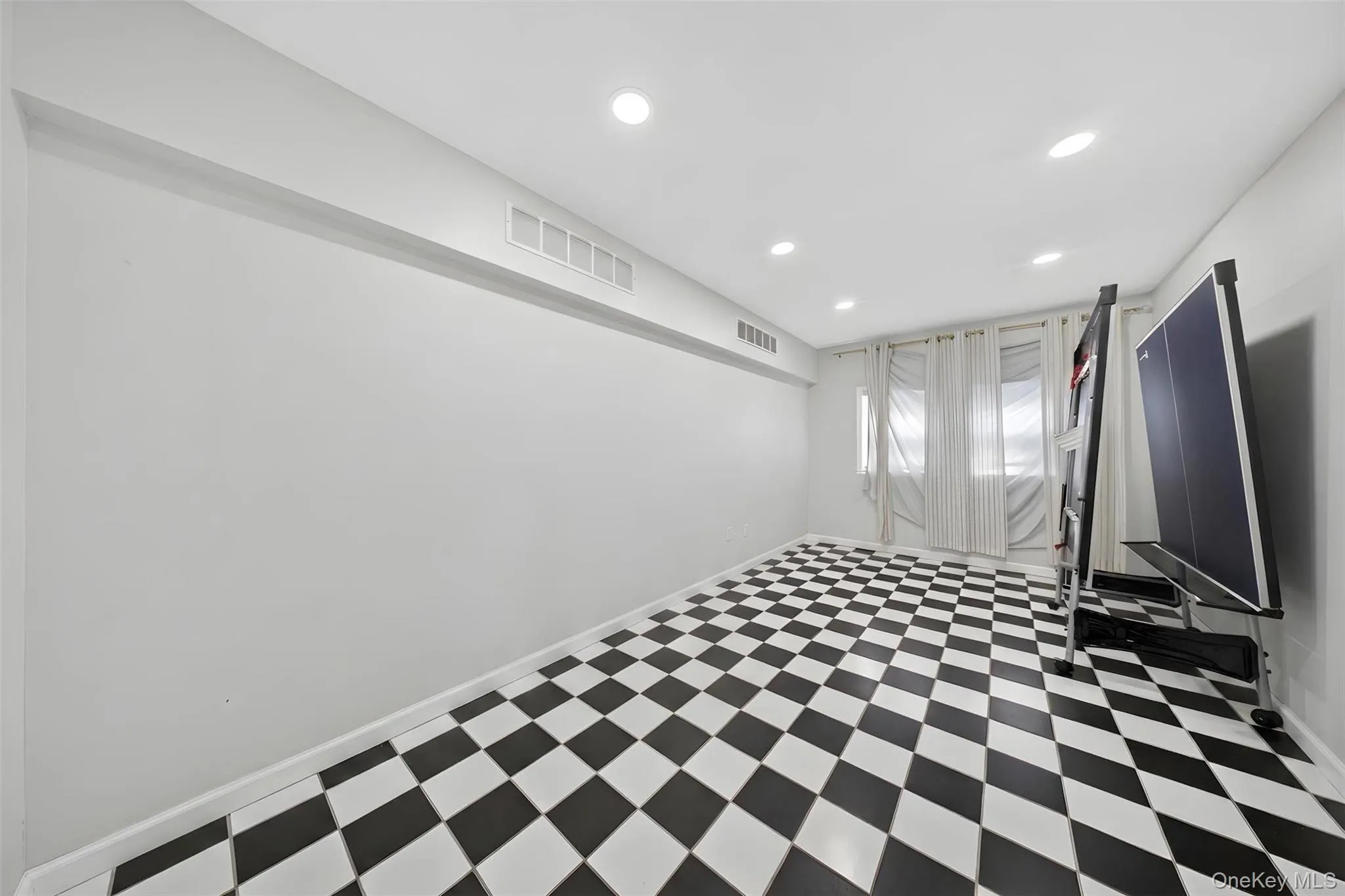 7008 165th Street, New York, NY, 3 Bedrooms Bedrooms, 5 Rooms Rooms,1 BathroomBathrooms,Residential,For Rent,165th,0,1009069 7008 165th Street, New York, NY, 3 Bedrooms Bedrooms, 5 Rooms Rooms,1 BathroomBathrooms,Residential,For Rent,165th,0,1009069