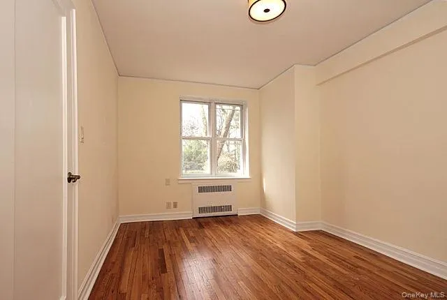 160 Middle Neck Road, North Hempstead, NY, 2 Bedrooms Bedrooms, 4 Rooms Rooms,2 BathroomsBathrooms,Residential Lease,For Rent,Middle Neck,0,1009075 160 Middle Neck Road, North Hempstead, NY, 2 Bedrooms Bedrooms, 4 Rooms Rooms,2 BathroomsBathrooms,Residential Lease,For Rent,Middle Neck,0,1009075