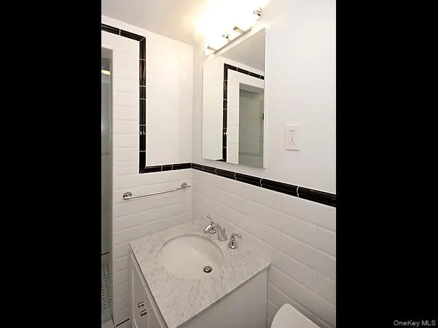 160 Middle Neck Road, North Hempstead, NY, 2 Bedrooms Bedrooms, 4 Rooms Rooms,2 BathroomsBathrooms,Residential Lease,For Rent,Middle Neck,0,1009075 160 Middle Neck Road, North Hempstead, NY, 2 Bedrooms Bedrooms, 4 Rooms Rooms,2 BathroomsBathrooms,Residential Lease,For Rent,Middle Neck,0,1009075