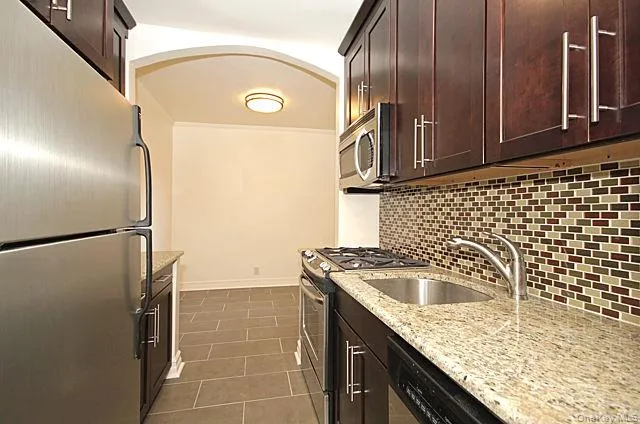 160 Middle Neck Road, North Hempstead, NY, 2 Bedrooms Bedrooms, 4 Rooms Rooms,2 BathroomsBathrooms,Residential Lease,For Rent,Middle Neck,0,1009075 160 Middle Neck Road, North Hempstead, NY, 2 Bedrooms Bedrooms, 4 Rooms Rooms,2 BathroomsBathrooms,Residential Lease,For Rent,Middle Neck,0,1009075