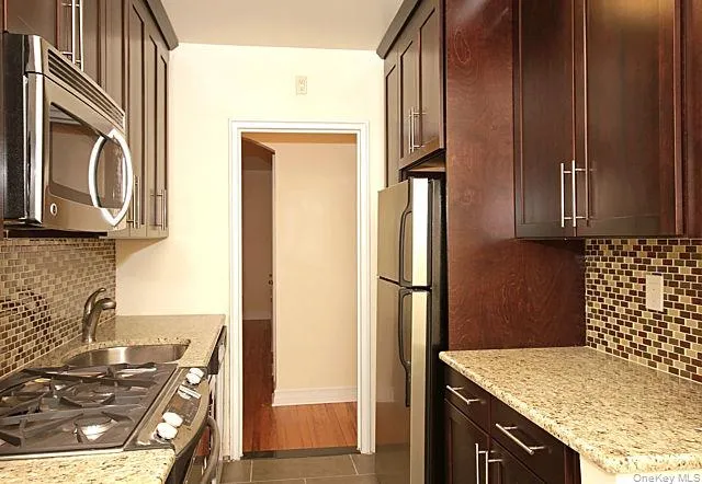 160 Middle Neck Road, North Hempstead, NY, 2 Bedrooms Bedrooms, 4 Rooms Rooms,2 BathroomsBathrooms,Residential Lease,For Rent,Middle Neck,0,1009075 160 Middle Neck Road, North Hempstead, NY, 2 Bedrooms Bedrooms, 4 Rooms Rooms,2 BathroomsBathrooms,Residential Lease,For Rent,Middle Neck,0,1009075