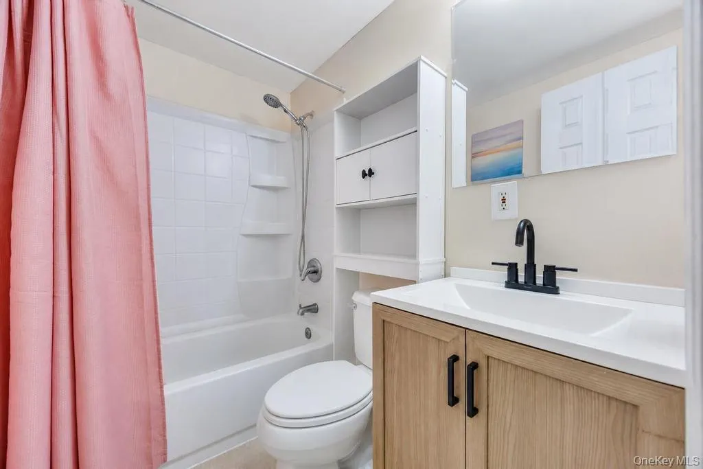 4 Pine Street, Brookhaven, NY, 4 Bedrooms Bedrooms, 8 Rooms Rooms,3 BathroomsBathrooms,Residential,For Rent,Pine,0,1009081 4 Pine Street, Brookhaven, NY, 4 Bedrooms Bedrooms, 8 Rooms Rooms,3 BathroomsBathrooms,Residential,For Rent,Pine,0,1009081