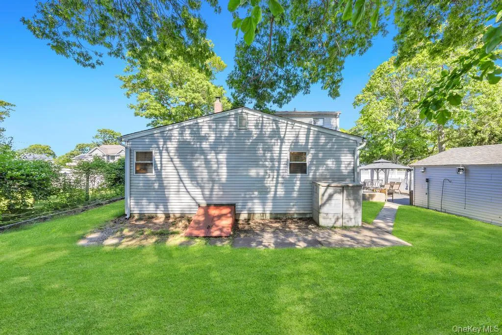 4 Pine Street, Brookhaven, NY, 4 Bedrooms Bedrooms, 8 Rooms Rooms,3 BathroomsBathrooms,Residential,For Rent,Pine,0,1009081 4 Pine Street, Brookhaven, NY, 4 Bedrooms Bedrooms, 8 Rooms Rooms,3 BathroomsBathrooms,Residential,For Rent,Pine,0,1009081
