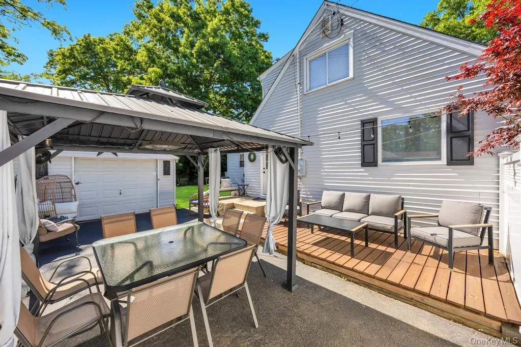 4 Pine Street, Brookhaven, NY, 4 Bedrooms Bedrooms, 8 Rooms Rooms,3 BathroomsBathrooms,Residential,For Rent,Pine,0,1009081 4 Pine Street, Brookhaven, NY, 4 Bedrooms Bedrooms, 8 Rooms Rooms,3 BathroomsBathrooms,Residential,For Rent,Pine,0,1009081