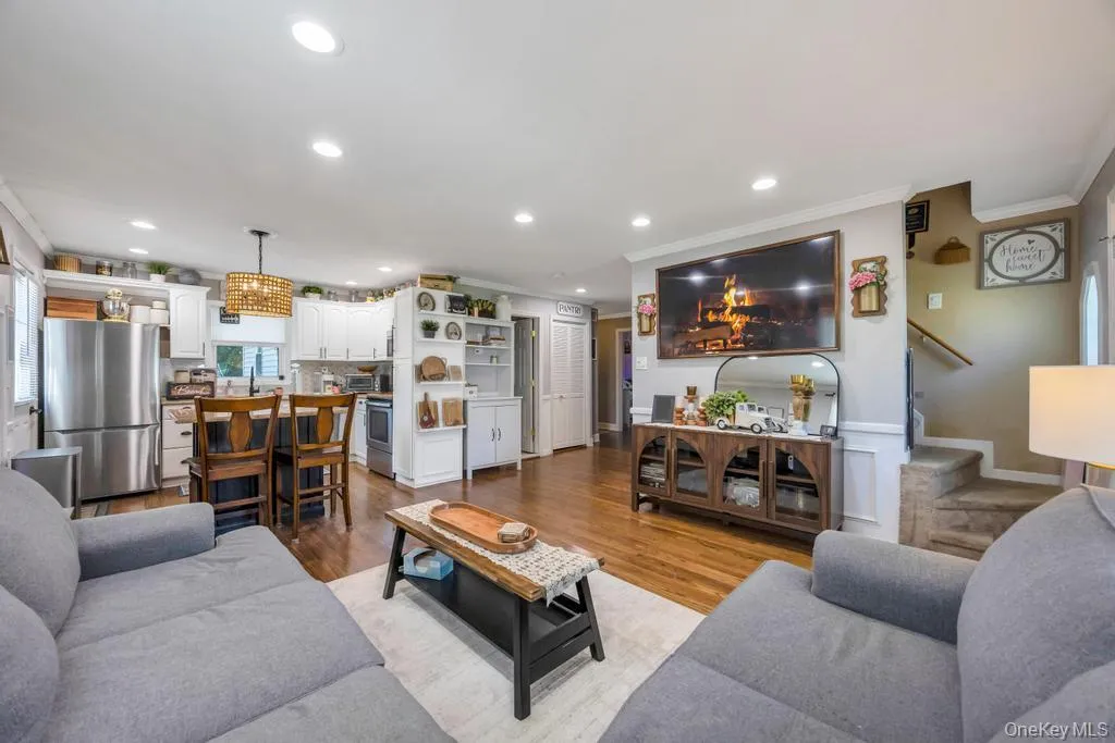 4 Pine Street, Brookhaven, NY, 4 Bedrooms Bedrooms, 8 Rooms Rooms,3 BathroomsBathrooms,Residential,For Rent,Pine,0,1009081 4 Pine Street, Brookhaven, NY, 4 Bedrooms Bedrooms, 8 Rooms Rooms,3 BathroomsBathrooms,Residential,For Rent,Pine,0,1009081