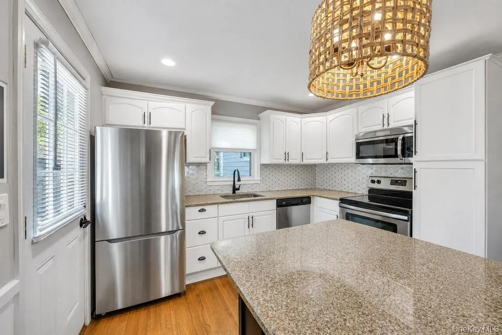 4 Pine Street, Brookhaven, NY, 4 Bedrooms Bedrooms, 8 Rooms Rooms,3 BathroomsBathrooms,Residential,For Rent,Pine,0,1009081 4 Pine Street, Brookhaven, NY, 4 Bedrooms Bedrooms, 8 Rooms Rooms,3 BathroomsBathrooms,Residential,For Rent,Pine,0,1009081