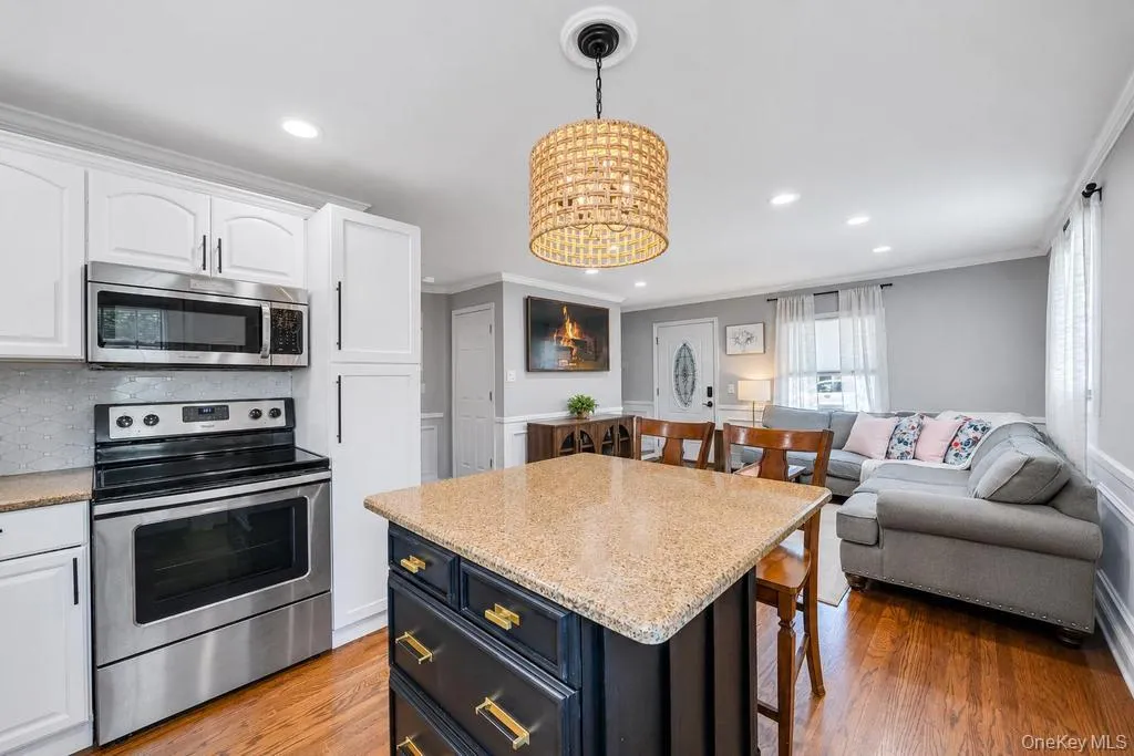 4 Pine Street, Brookhaven, NY, 4 Bedrooms Bedrooms, 8 Rooms Rooms,3 BathroomsBathrooms,Residential,For Rent,Pine,0,1009081 4 Pine Street, Brookhaven, NY, 4 Bedrooms Bedrooms, 8 Rooms Rooms,3 BathroomsBathrooms,Residential,For Rent,Pine,0,1009081