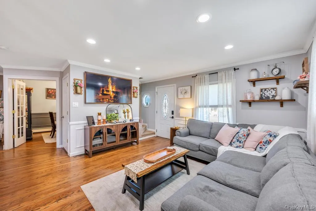 4 Pine Street, Brookhaven, NY, 4 Bedrooms Bedrooms, 8 Rooms Rooms,3 BathroomsBathrooms,Residential,For Rent,Pine,0,1009081 4 Pine Street, Brookhaven, NY, 4 Bedrooms Bedrooms, 8 Rooms Rooms,3 BathroomsBathrooms,Residential,For Rent,Pine,0,1009081