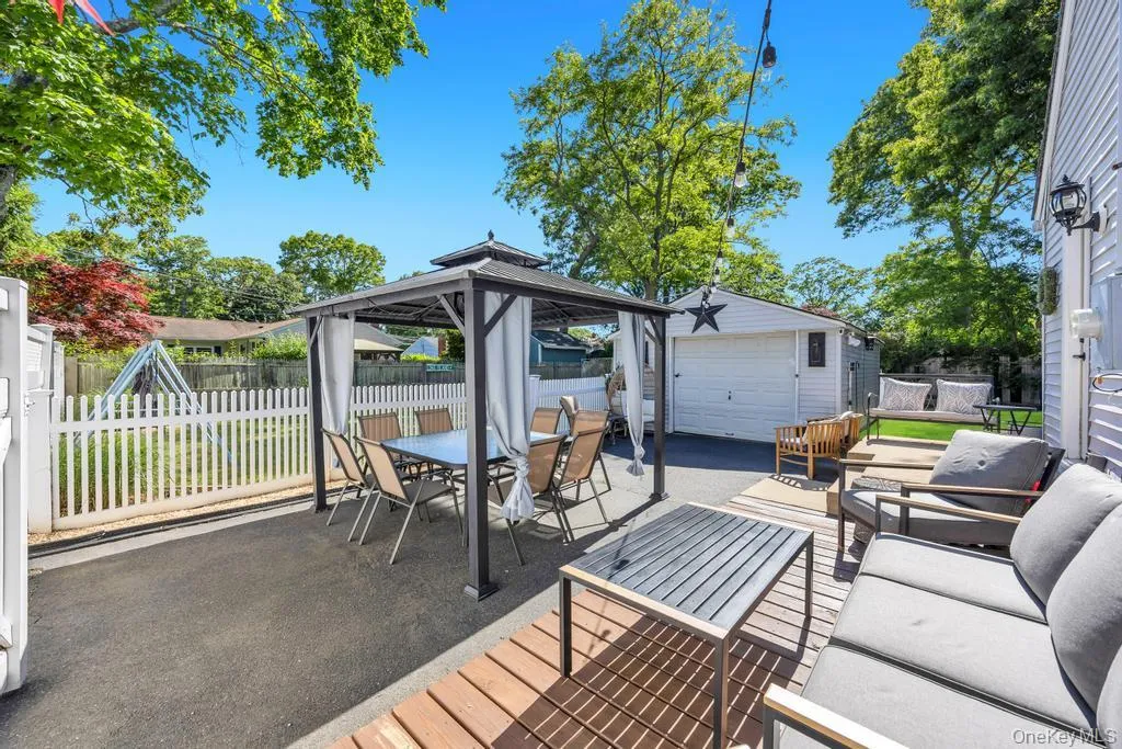 4 Pine Street, Brookhaven, NY, 4 Bedrooms Bedrooms, 8 Rooms Rooms,3 BathroomsBathrooms,Residential,For Rent,Pine,0,1009081 4 Pine Street, Brookhaven, NY, 4 Bedrooms Bedrooms, 8 Rooms Rooms,3 BathroomsBathrooms,Residential,For Rent,Pine,0,1009081