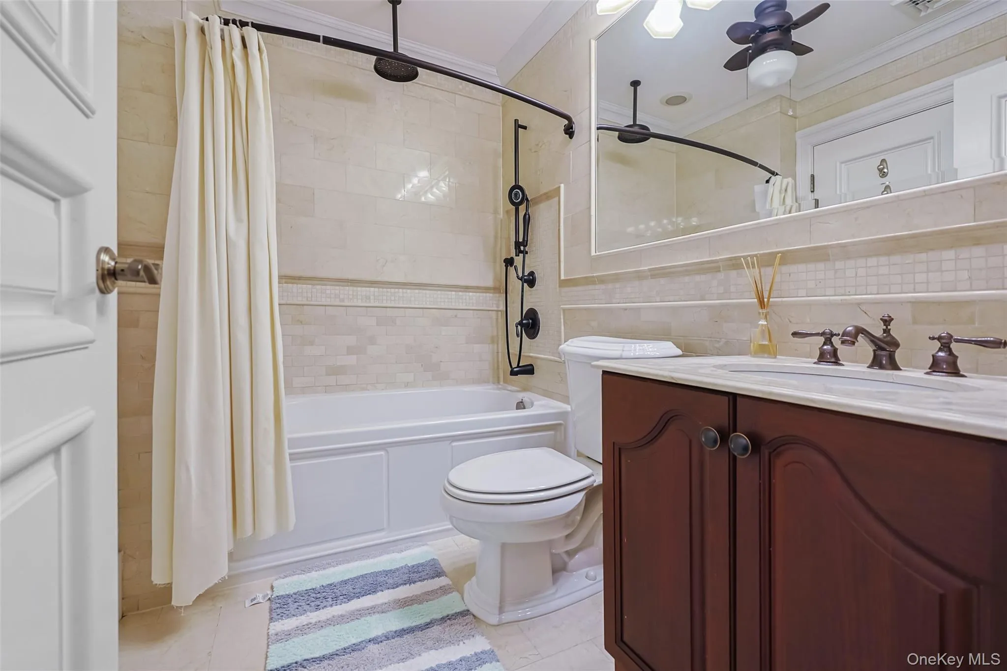 78 Swan Court, North Hempstead, NY, 7 Bedrooms Bedrooms, 12 Rooms Rooms,7 BathroomsBathrooms,Residential,For Rent,Swan,0,1009083 78 Swan Court, North Hempstead, NY, 7 Bedrooms Bedrooms, 12 Rooms Rooms,7 BathroomsBathrooms,Residential,For Rent,Swan,0,1009083